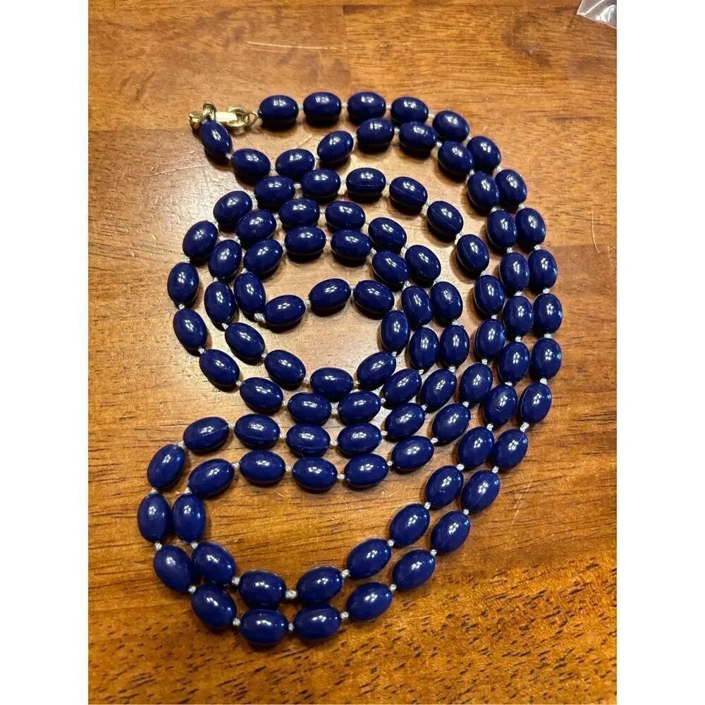 Vintage plastic bead blue/ purplerish necklace Hong Kong (4566)